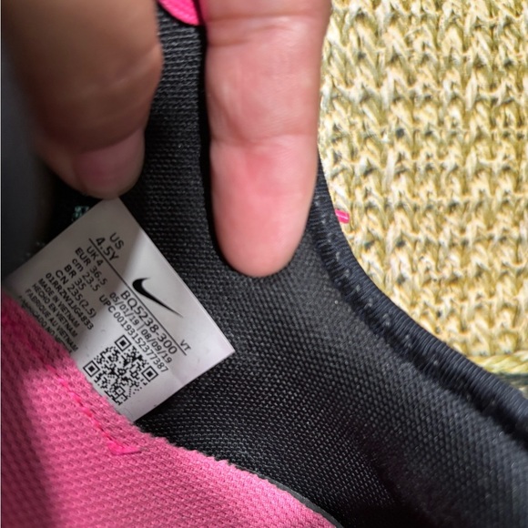 Nike Women's Sneakers in Teal and Pink - Picture 2 of 10